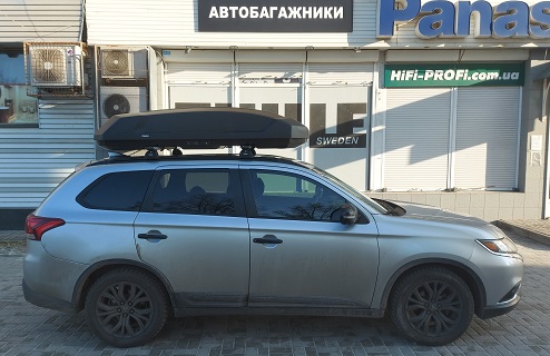 Mitsubishi Outlander с автобоксом Thule Force 3 XL